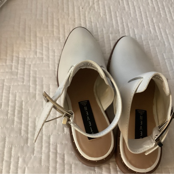 Women’s Booties - Picture 4 of 4